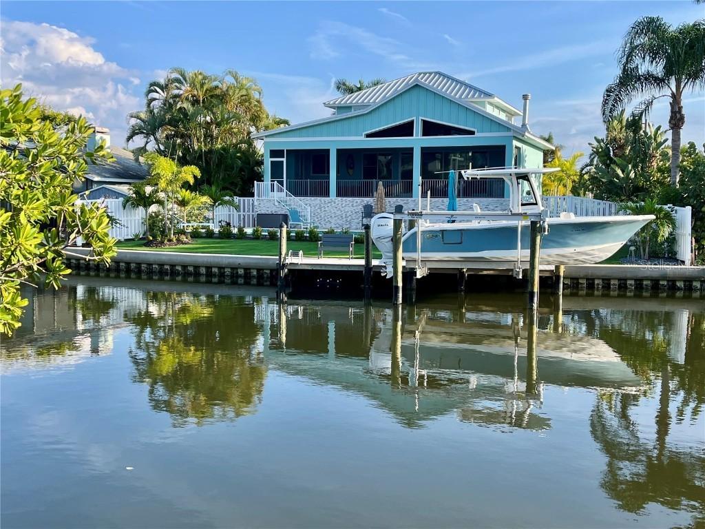 262 Island Cir., Sarasota, FL 34242