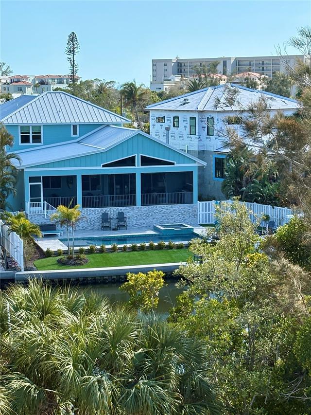 262 Island Cir., Sarasota, FL 34242