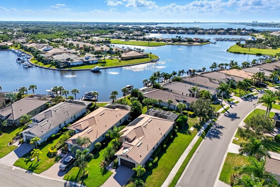 1250 Tidewater Ct., Bradenton, FL 34208