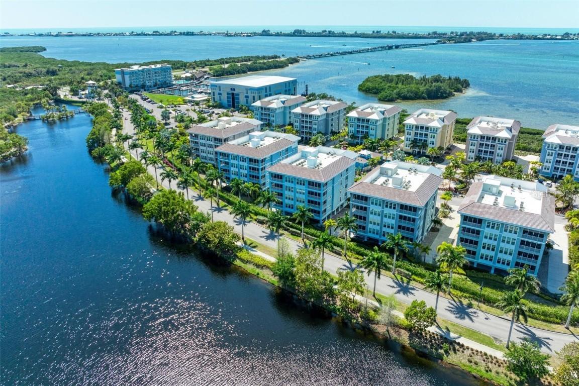 391 Aruba Cir. #302, Bradenton, FL 34209