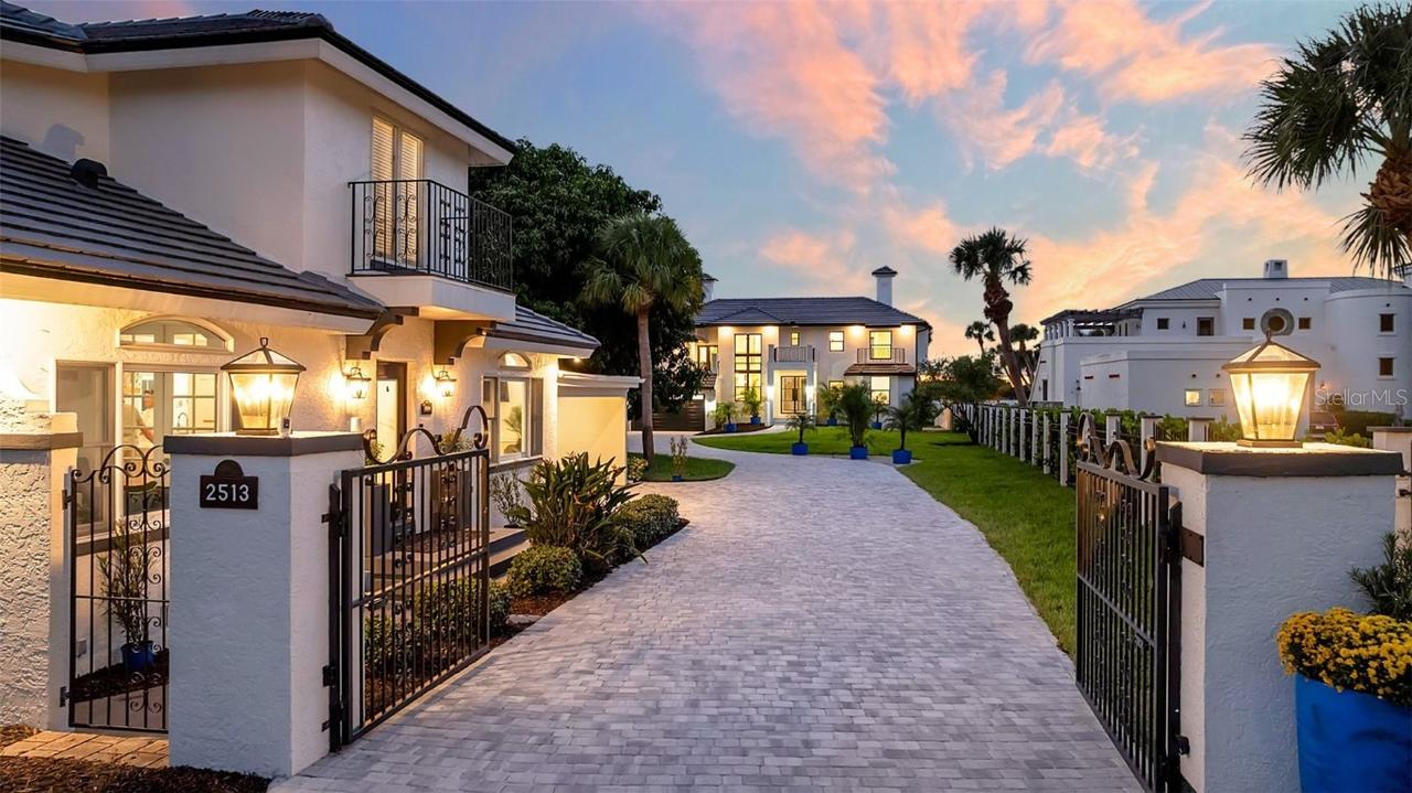 2513 Bayshore Rd., Nokomis, FL 34275