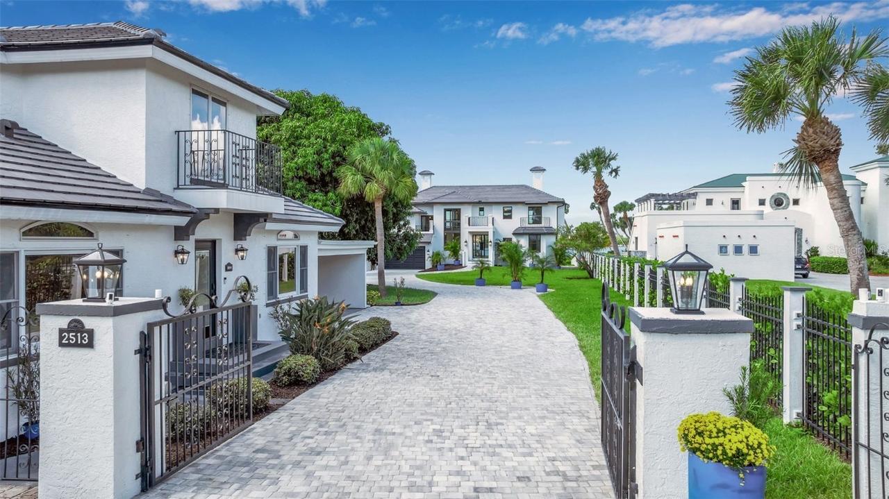 2513 Bayshore Rd., Nokomis, FL 34275