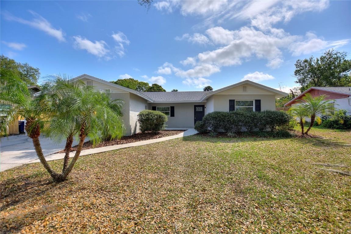3301 Woodmont Dr., Sarasota, FL 34232