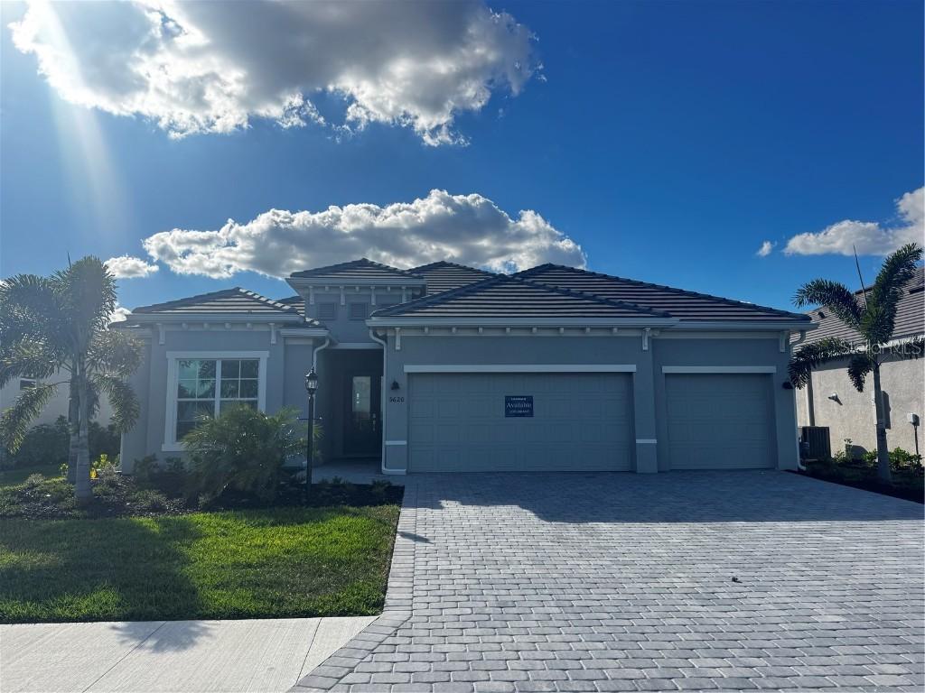 5620 Lightning Whelk Ln., Lakewood Ranch, FL 34211