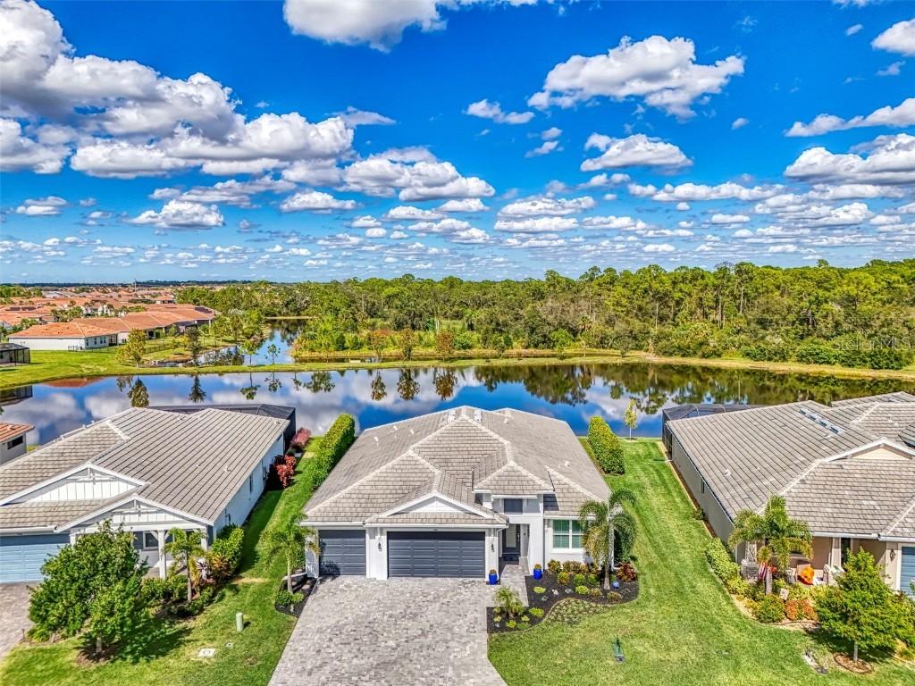 560 Mistiflower Cir., Nokomis, FL 34275
