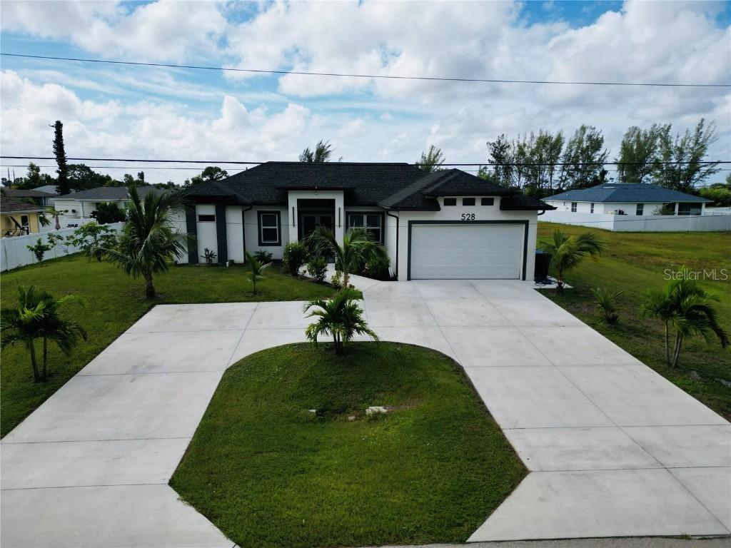 528 Jacaranda Pkwy., Cape Coral, FL 33909