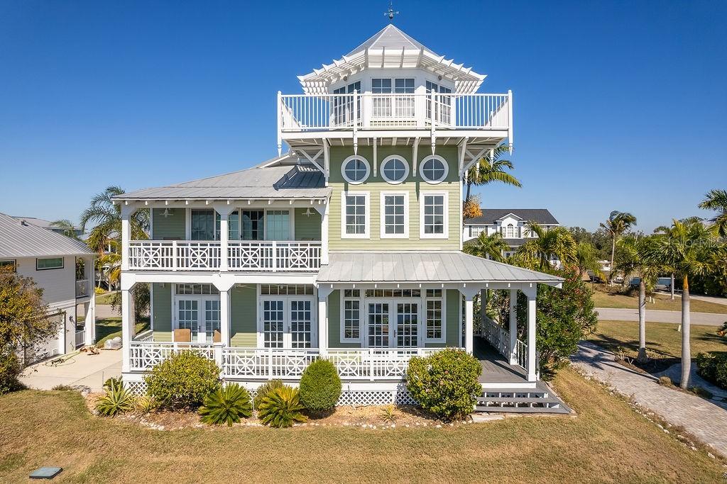 31 Island Ct., Terra Ceia, FL 34250