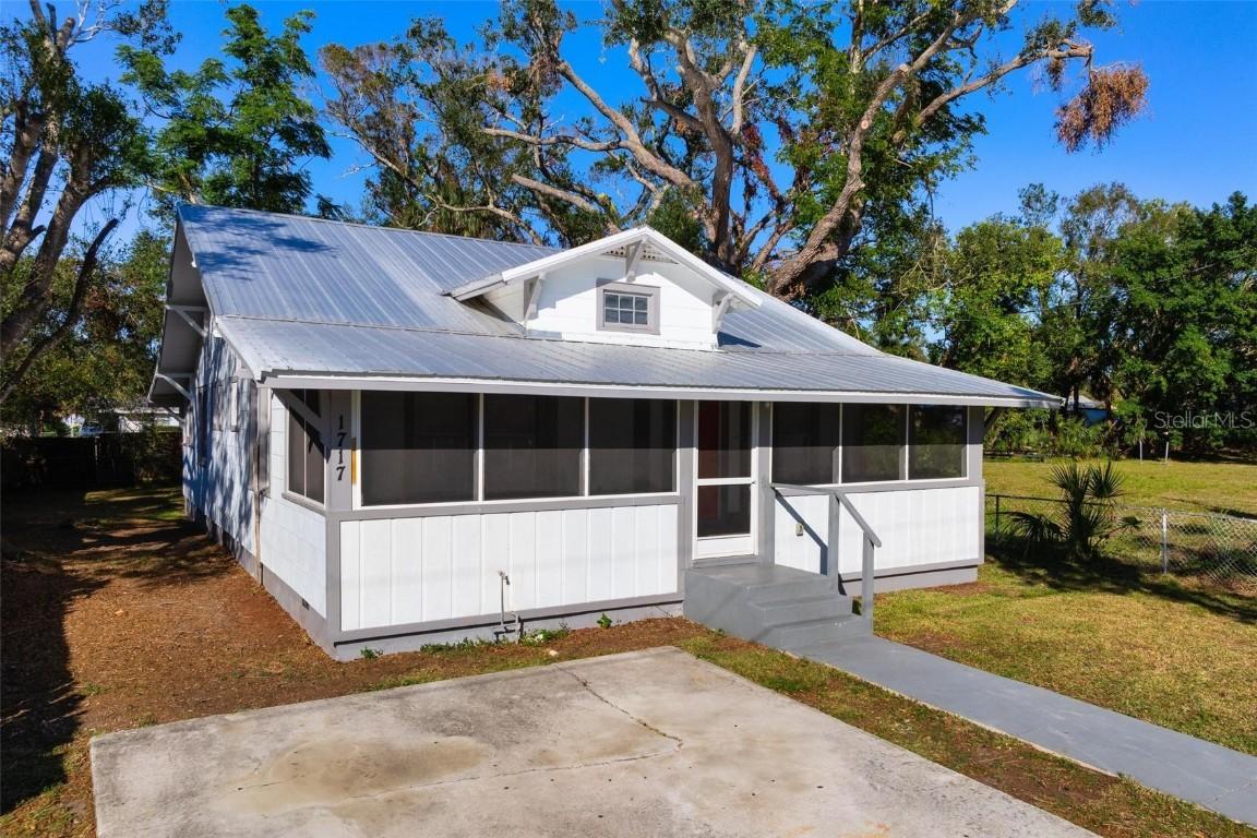 1717 32nd St., Sarasota, FL 34234