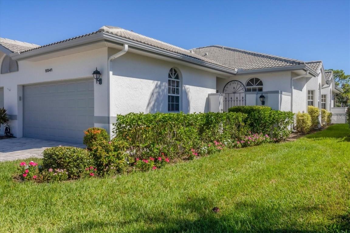 5541 E Long Common Ct. #28, Sarasota, FL 34235