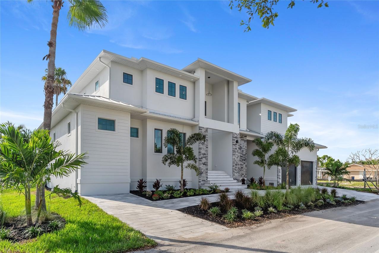 530 De Narvaez Dr., Longboat Key, FL 34228