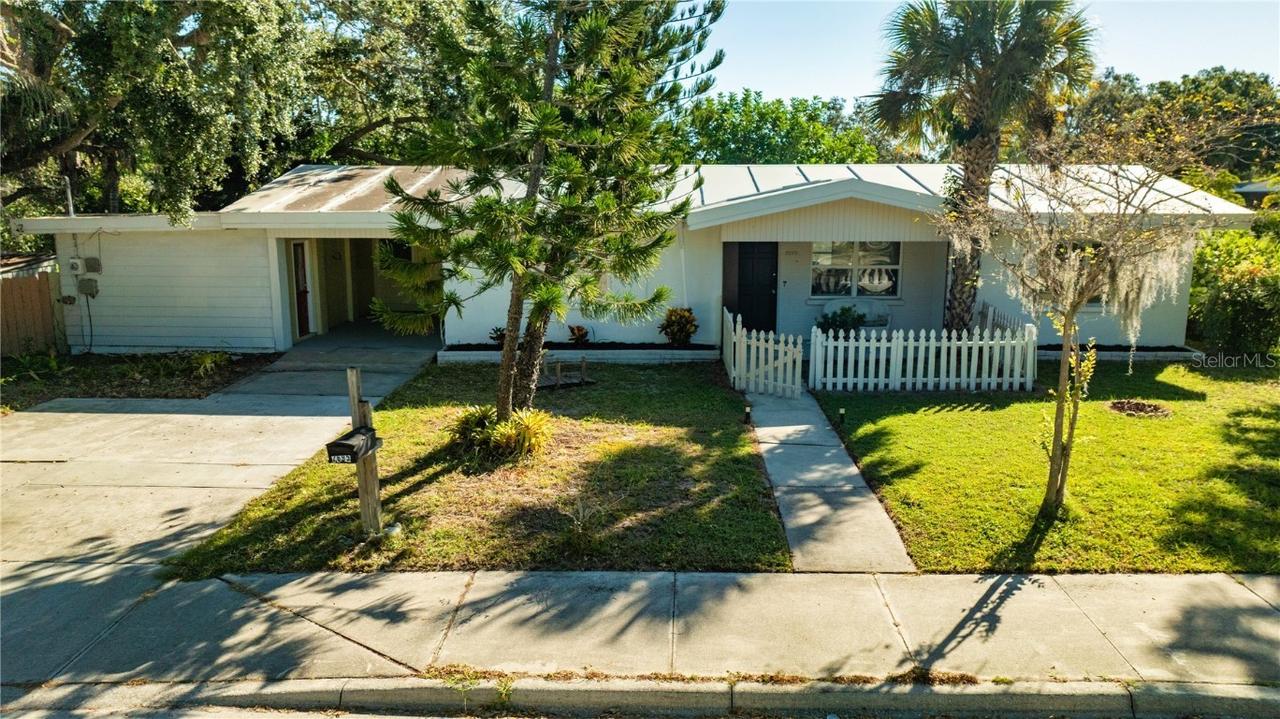 2695 S East Ave., Sarasota, FL 34239