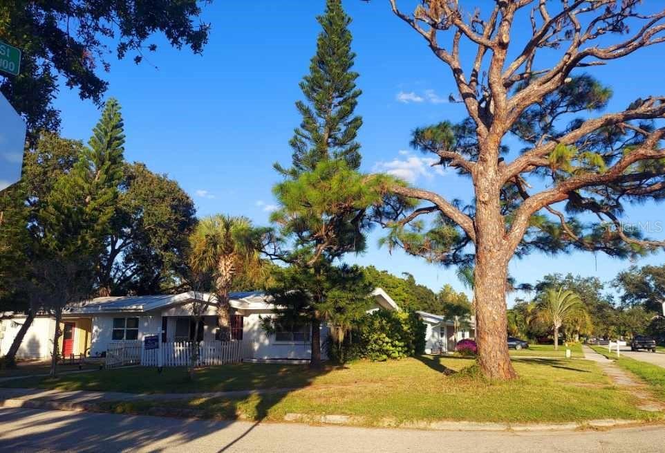 2695 S East Ave., Sarasota, FL 34239