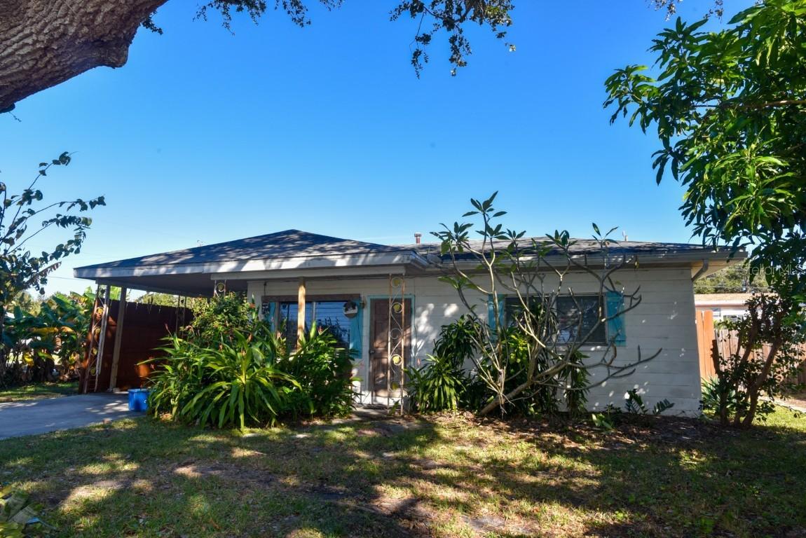 3305 Williamsburg St., Sarasota, FL 34231