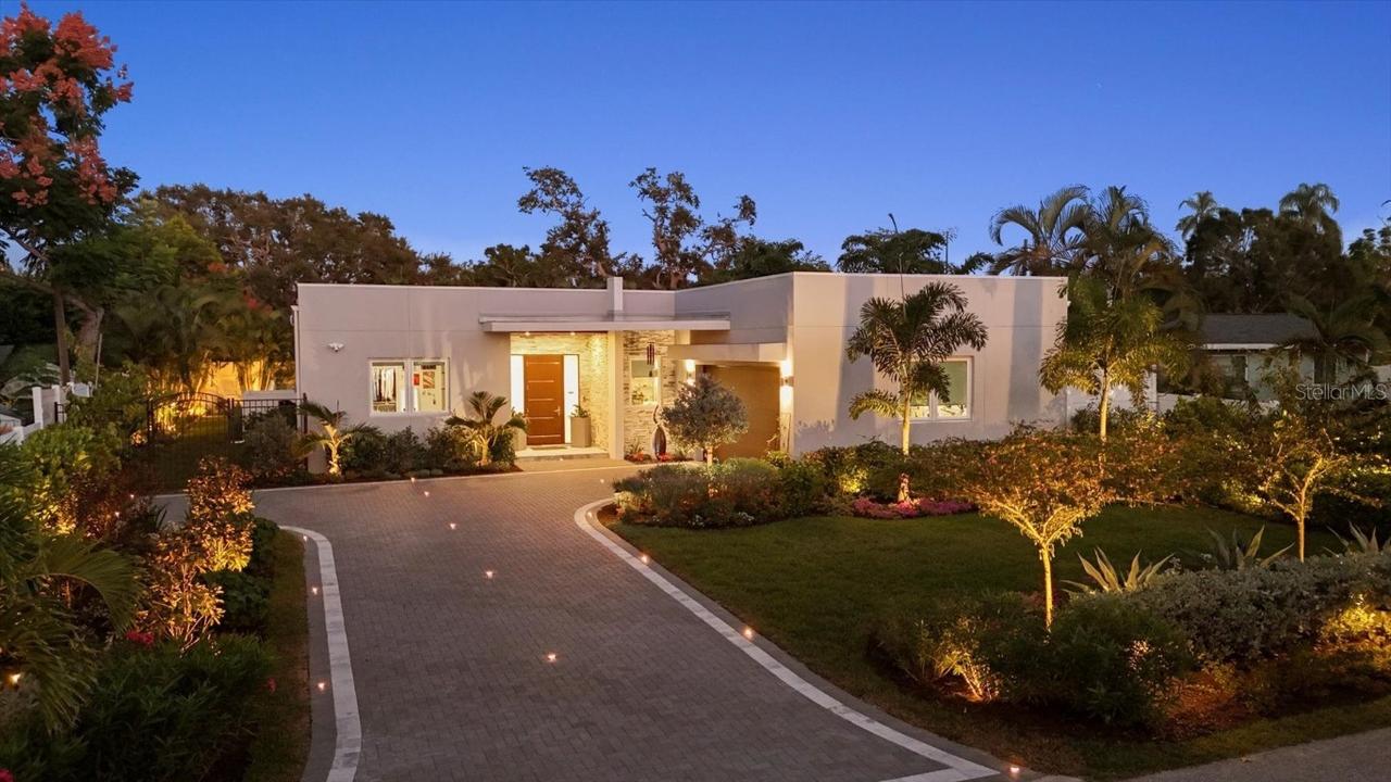 2711 Blossom Dr., Sarasota, FL 34239