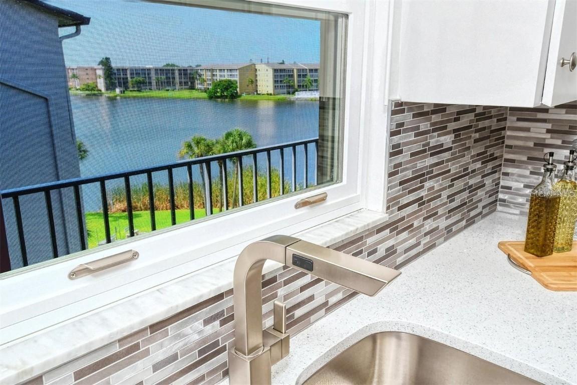 3272 Lake Bayshore Dr. #515, Bradenton, FL 34205