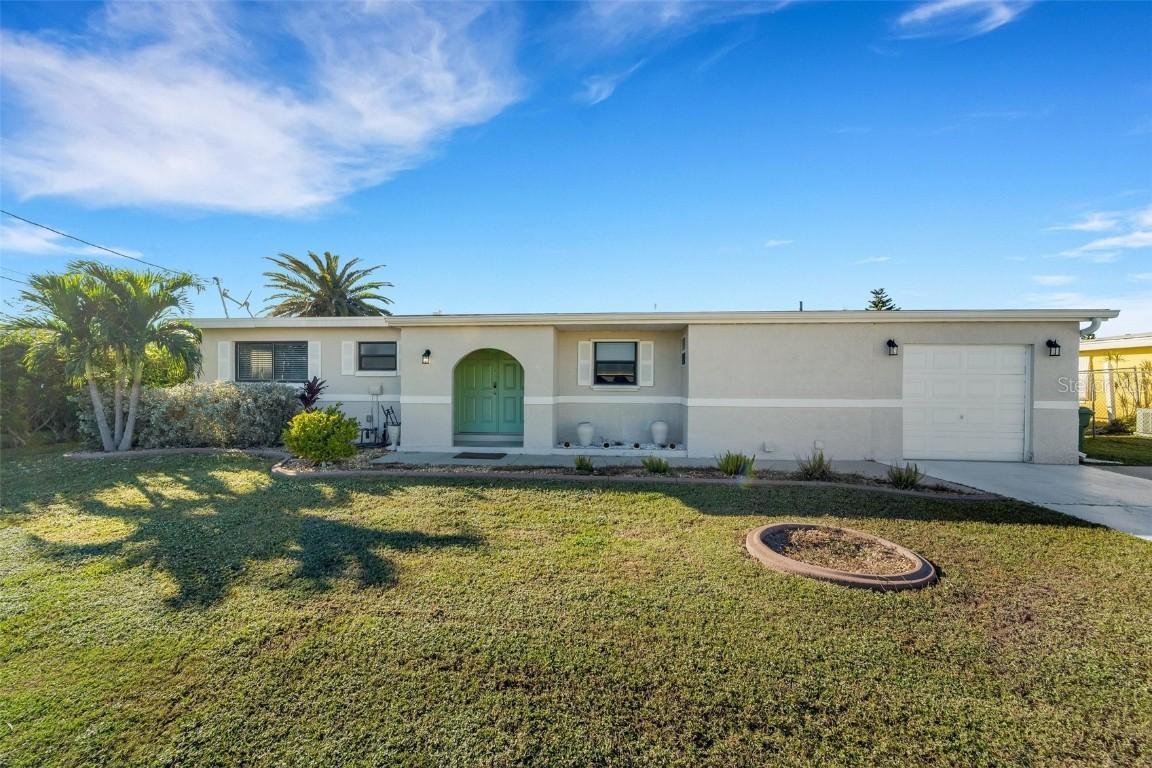 2217 Aaron St., Port Charlotte, FL 33952