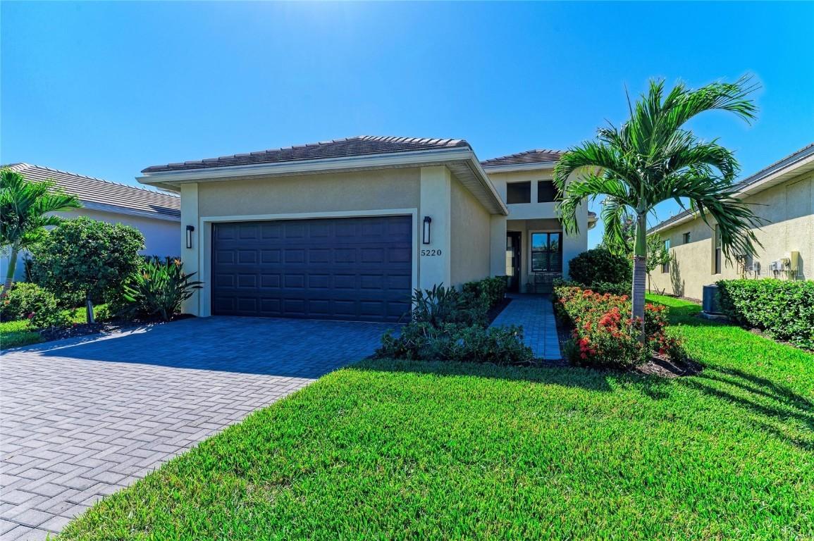 5220 Barnett Cir., Bradenton, FL 34211