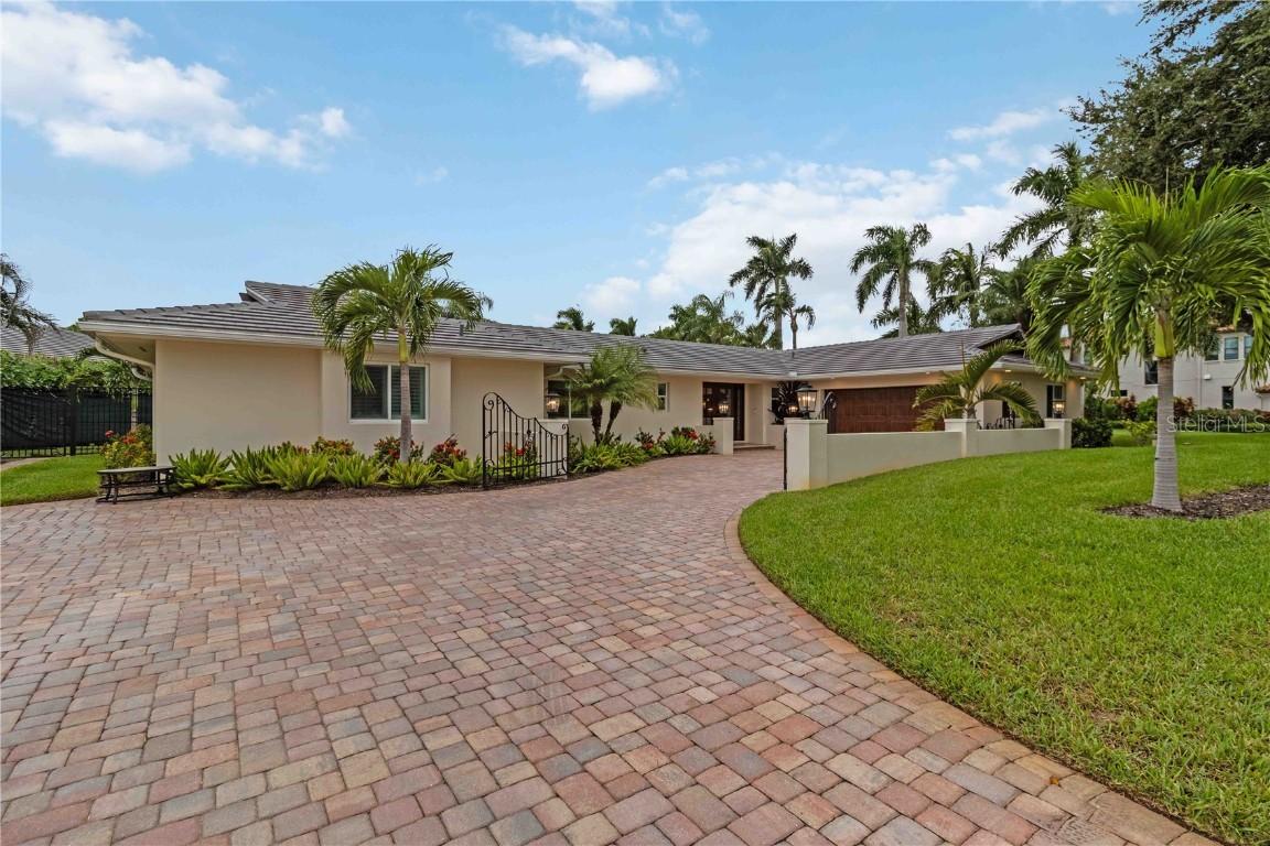 499 Partridge Cir., Sarasota, FL 34236