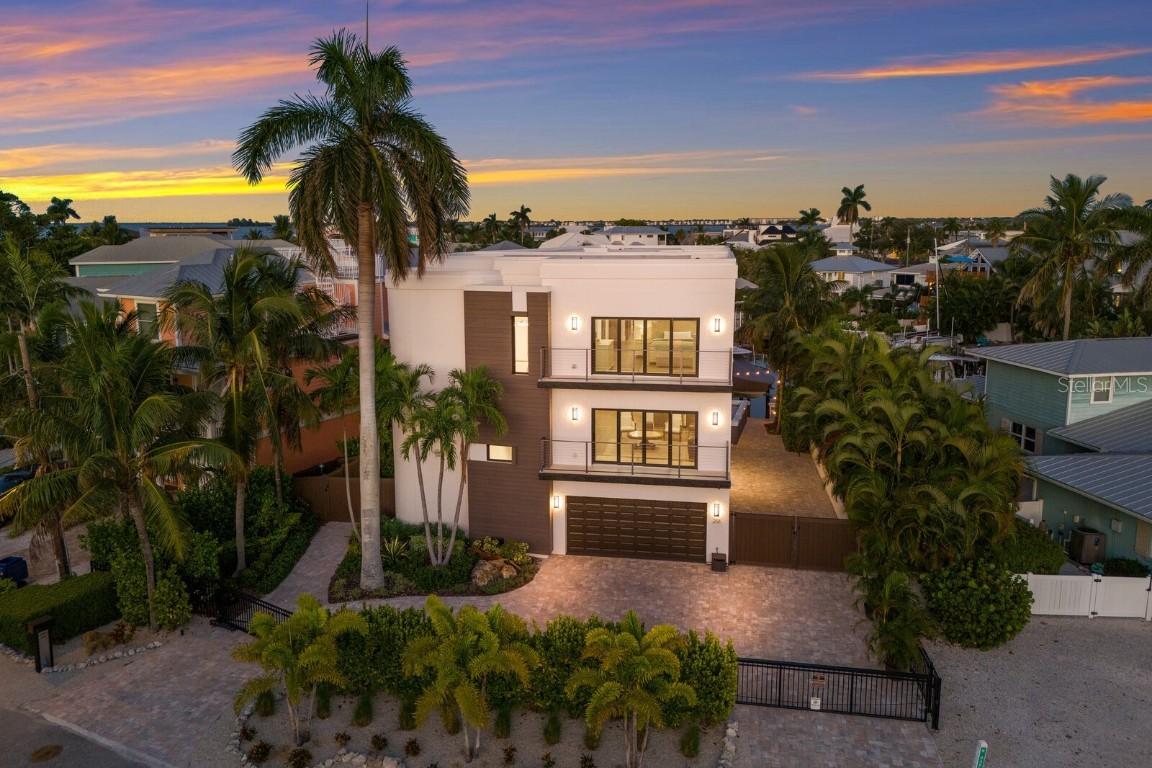 201 N Harbor Dr., Holmes Beach, FL 34217