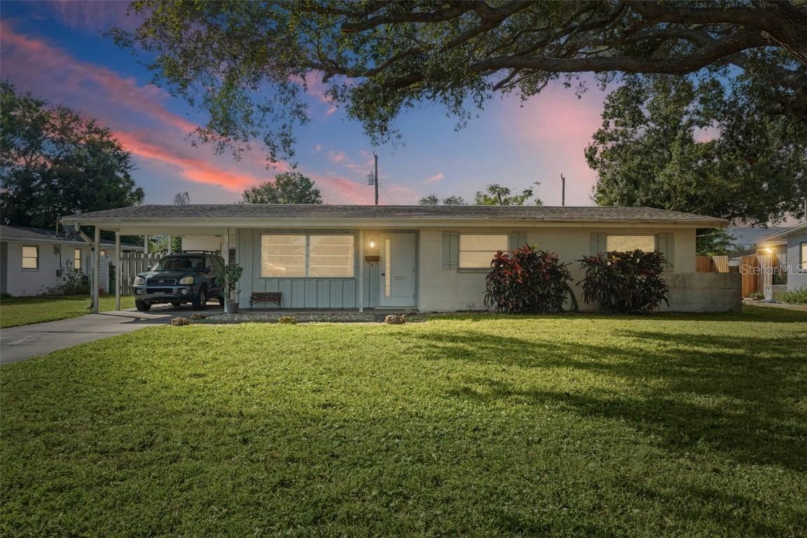 2952 Sequoia Ln., Sarasota, FL 34237