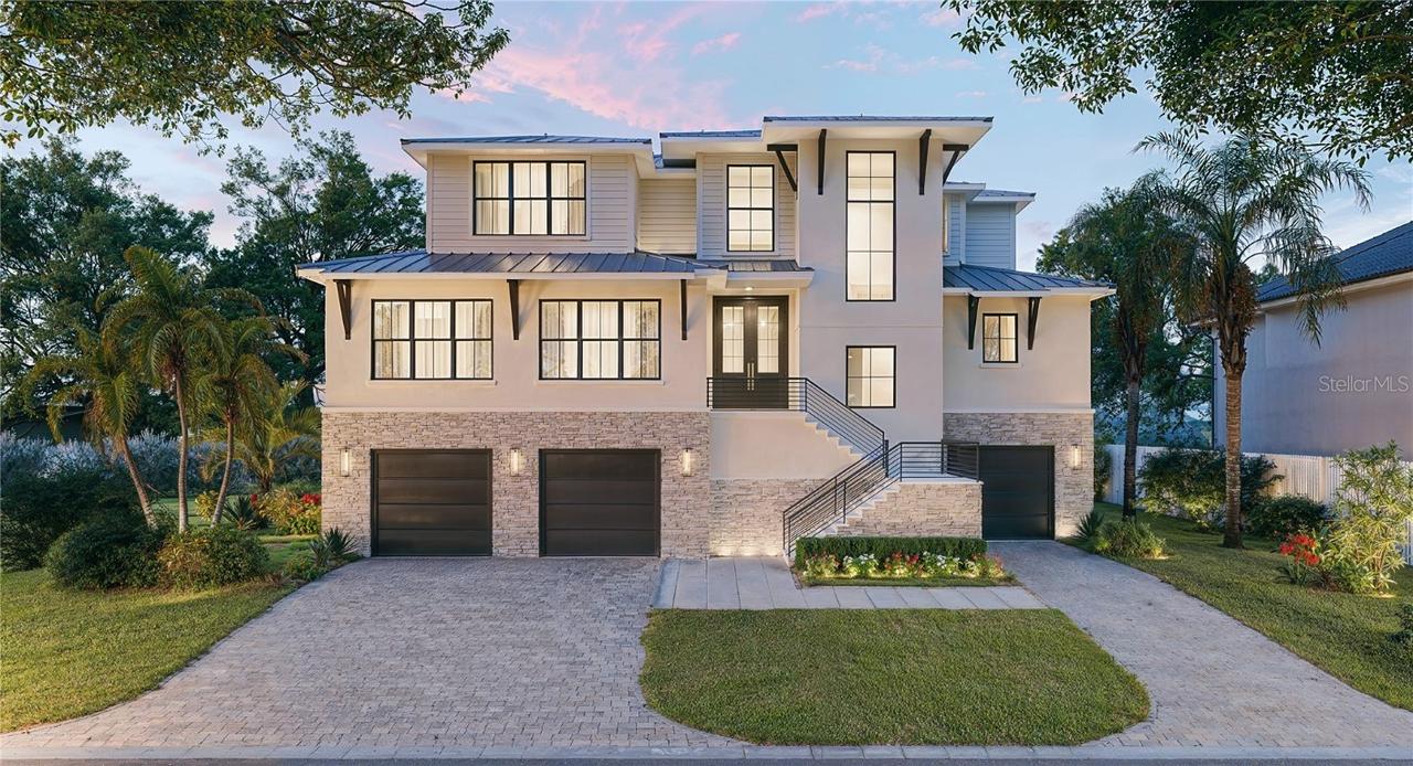 527 Freeling Dr., Sarasota, FL 34242