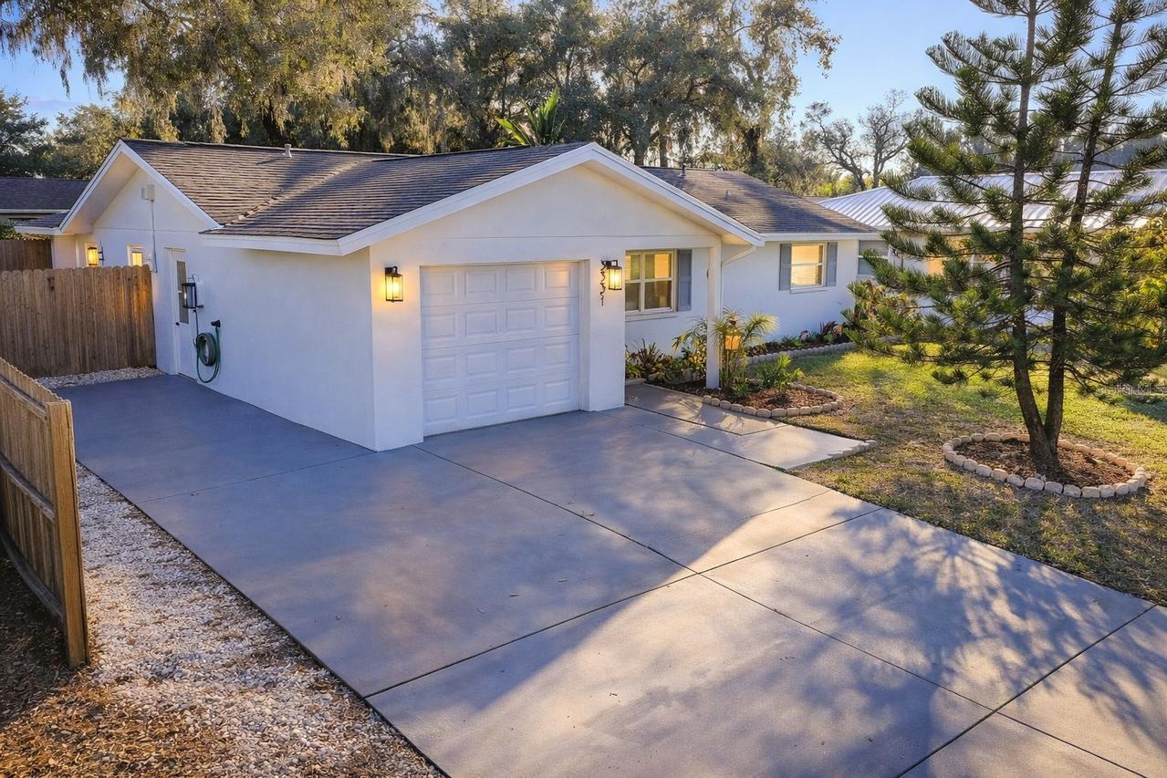 3331 Woodmont Dr., Sarasota, FL 34232