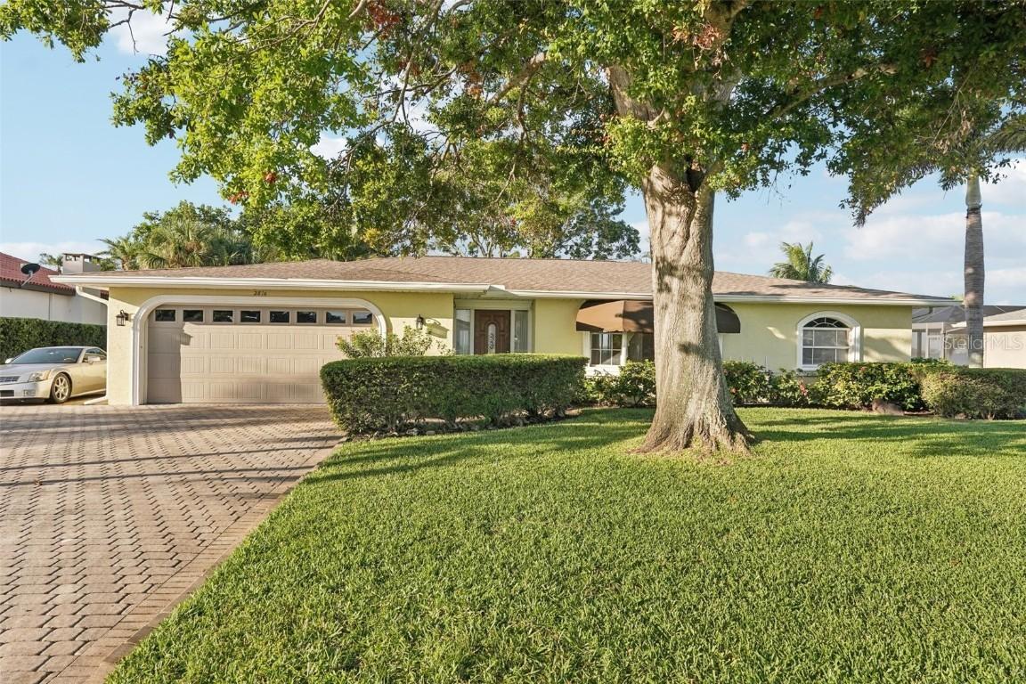 2816 Bay Dr., Bradenton, FL 34207