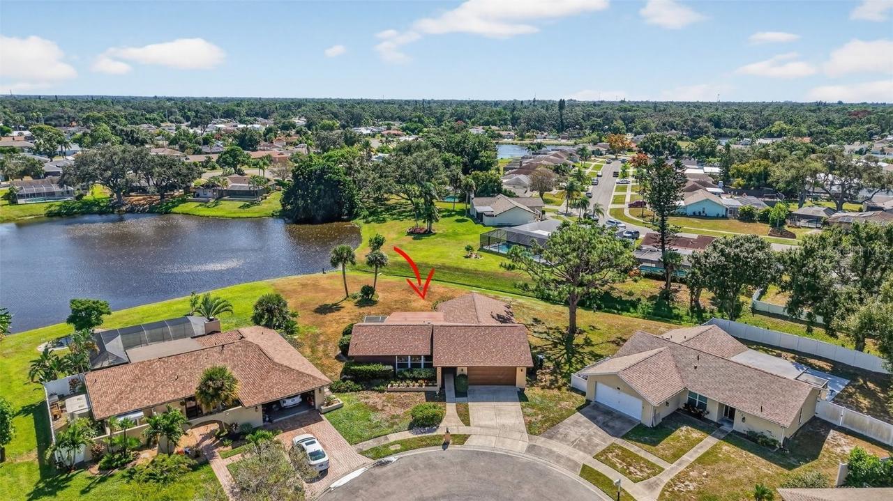 1355 Kirkwood Ln., Sarasota, FL 34232