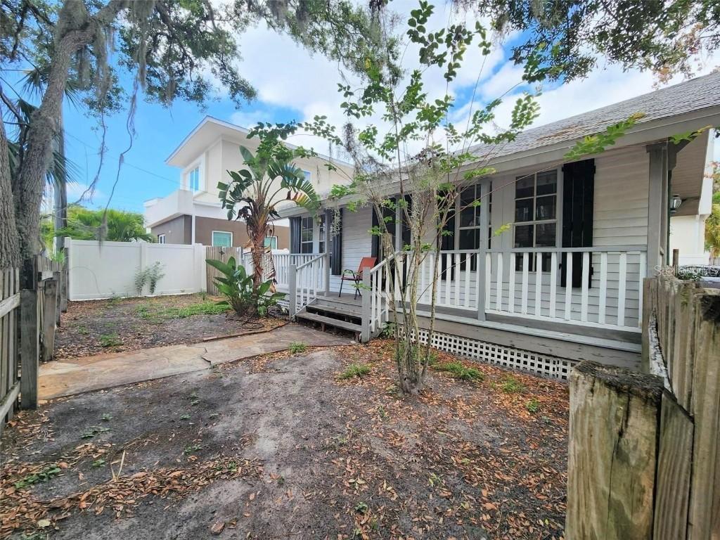 1825 Hawkins Ct., Sarasota, FL 34236