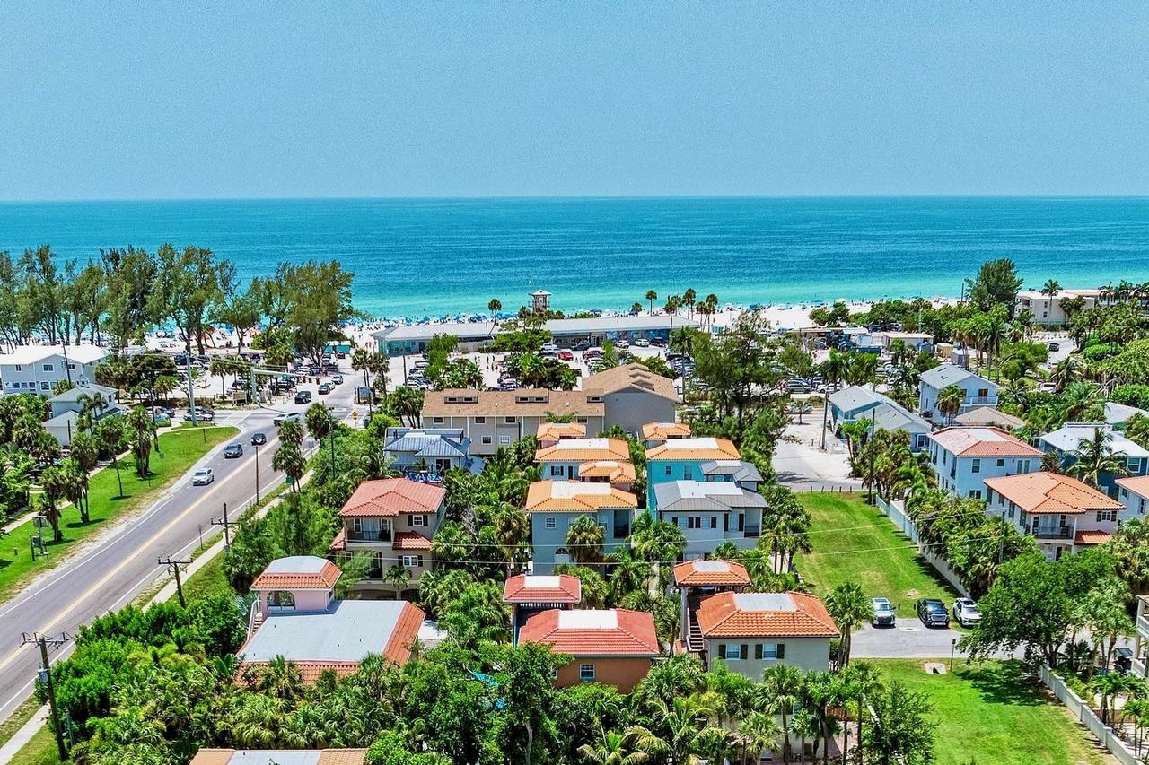 4003 5th Ave., Holmes Beach, FL 34217