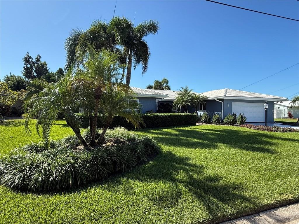 5569 Contento Dr., Sarasota, FL 34242