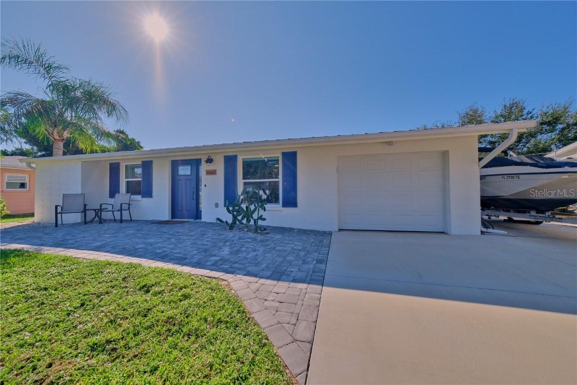1660 Livingstone St., Sarasota, FL 34231