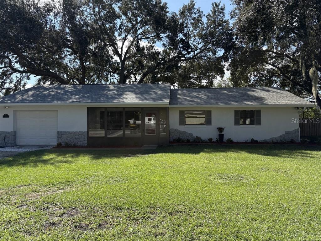 60 Outlook St., Umatilla, FL 32784