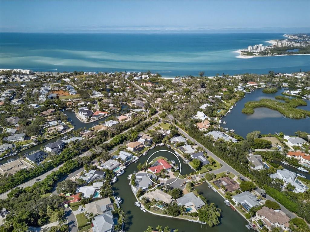 910 Siesta Key Pl., Sarasota, FL 34242