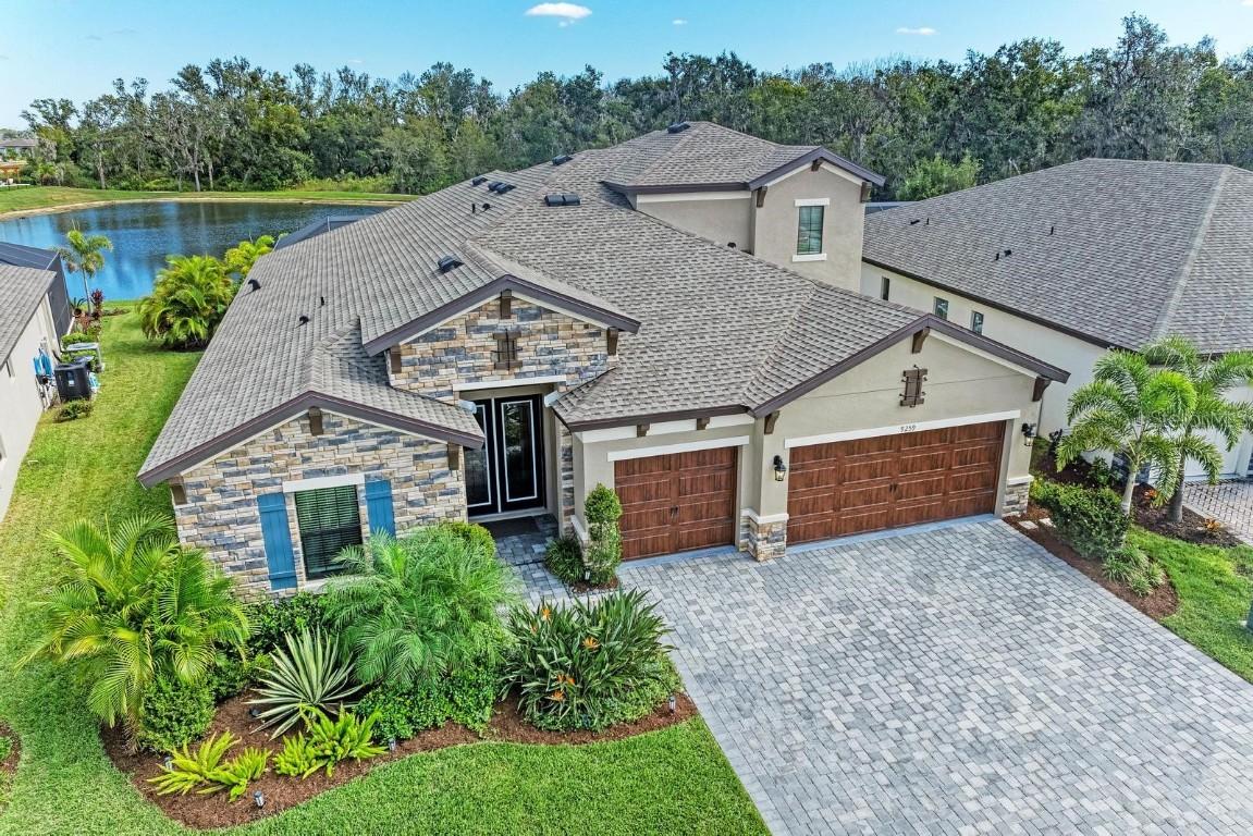 9259 Warm Springs Cir., Parrish, FL 34219