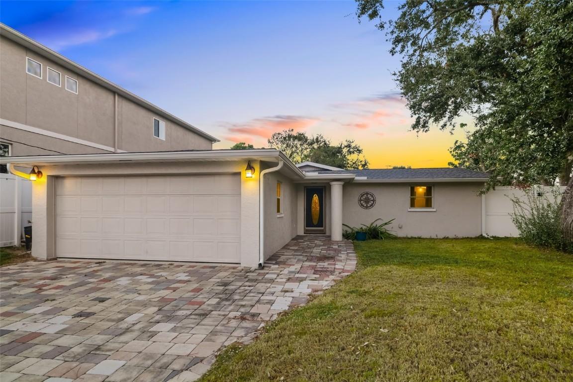 410 Pameto Rd., Nokomis, FL 34275