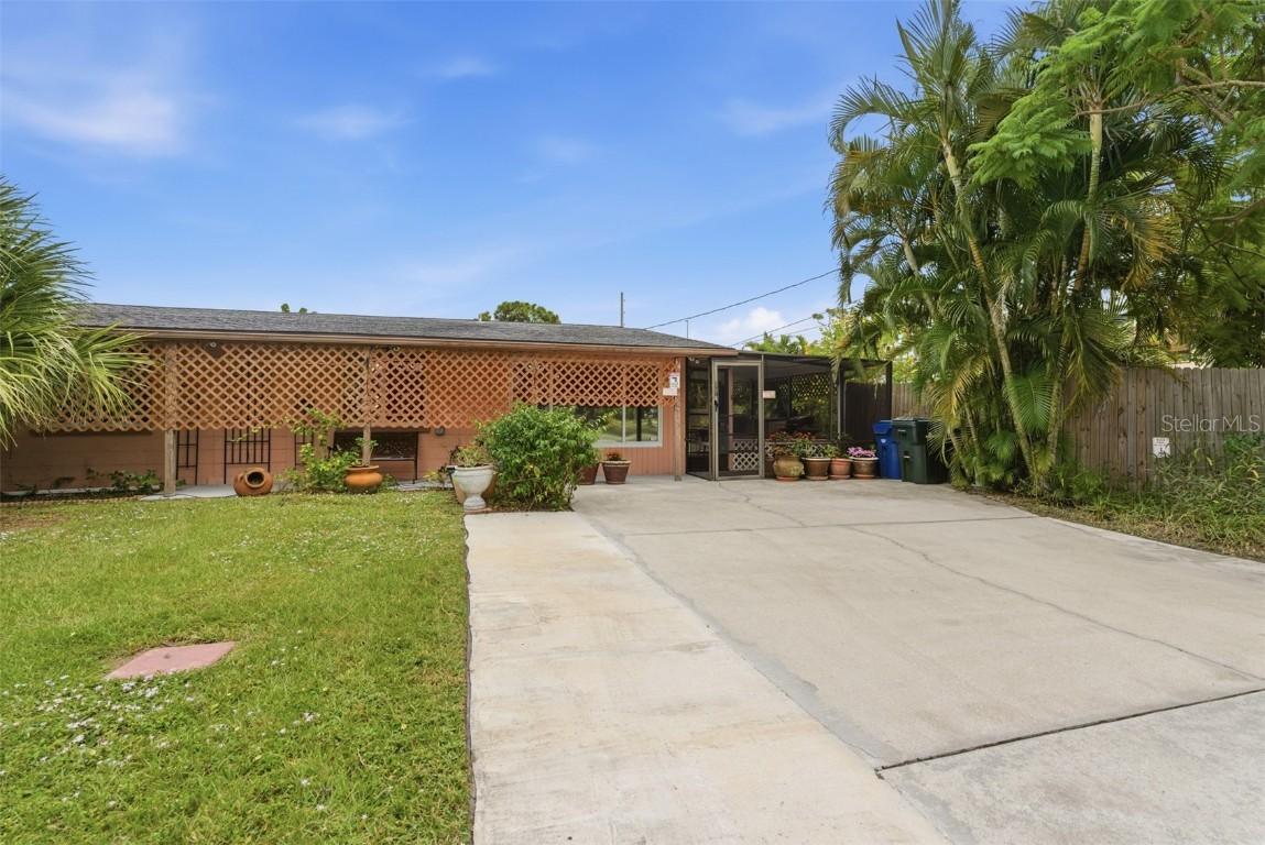 857 Palmetto St., Englewood, FL 34223