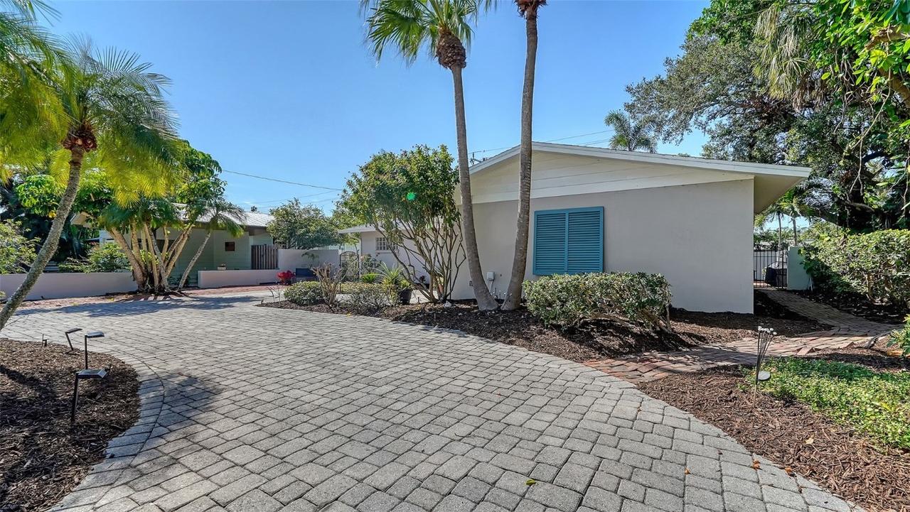3530 Flores Ave., Sarasota, FL 34239