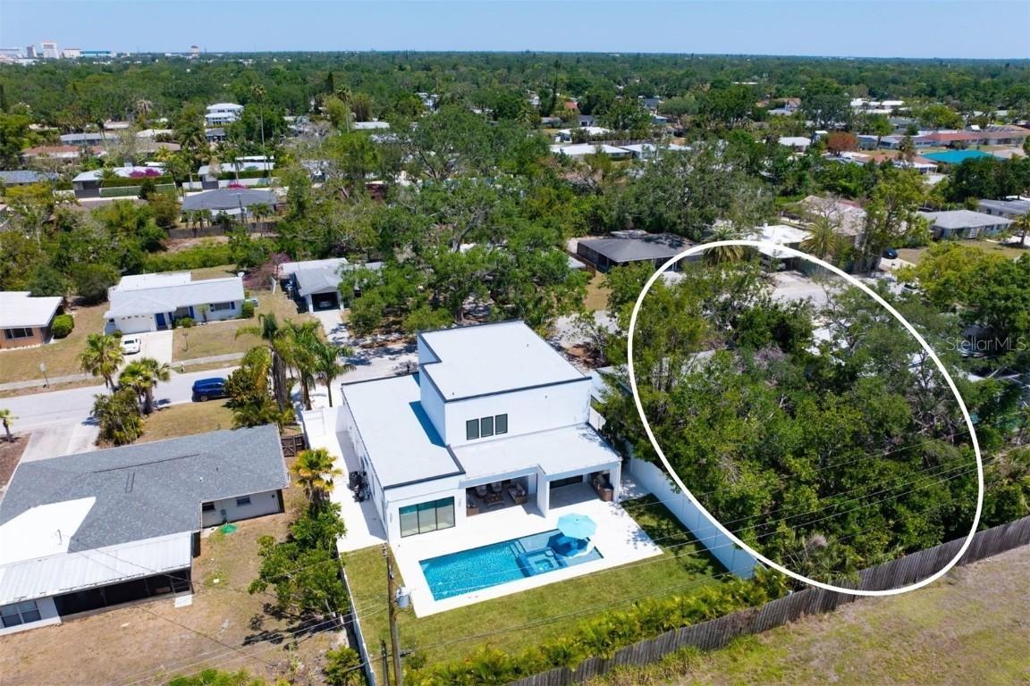 2232 Grove St., Sarasota, FL 34239