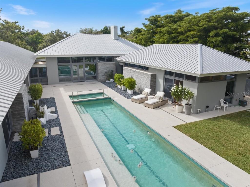 1739 Cherokee Dr., Sarasota, FL 34239