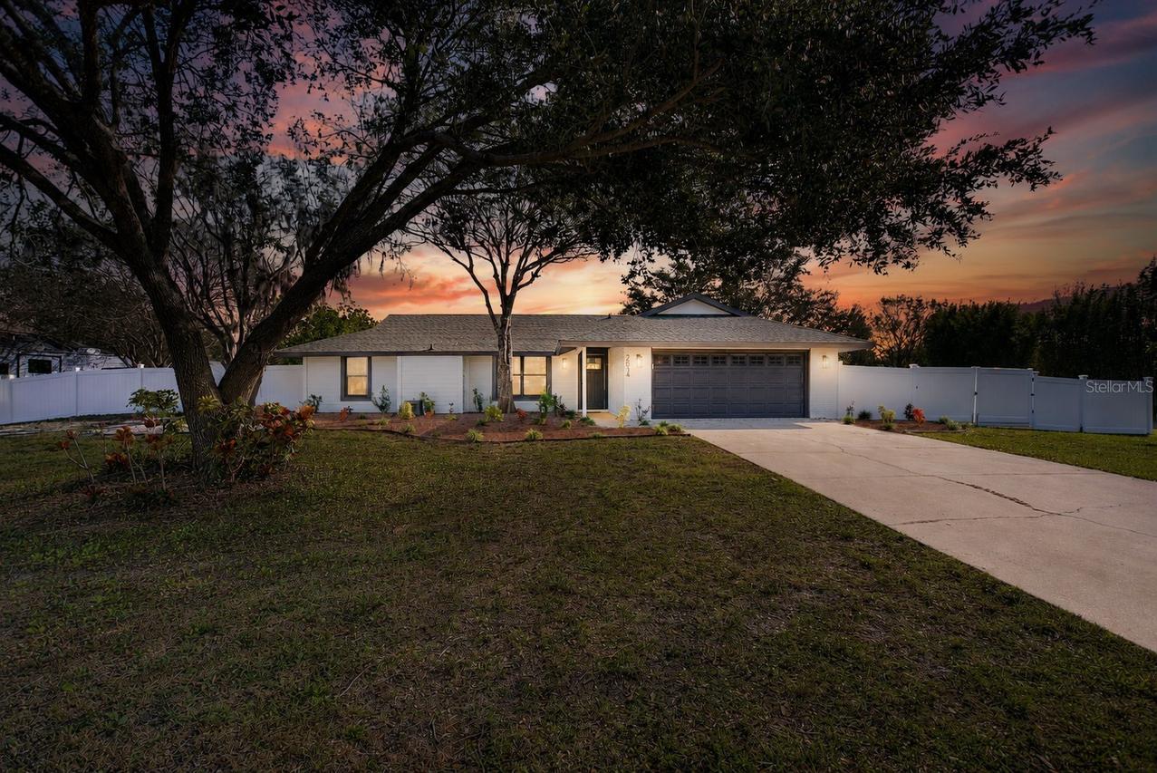 2054 Racimo Dr., Sarasota, FL 34240