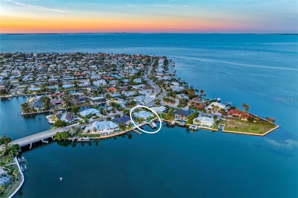 605 Key Royale Dr., Holmes Beach, FL 34217