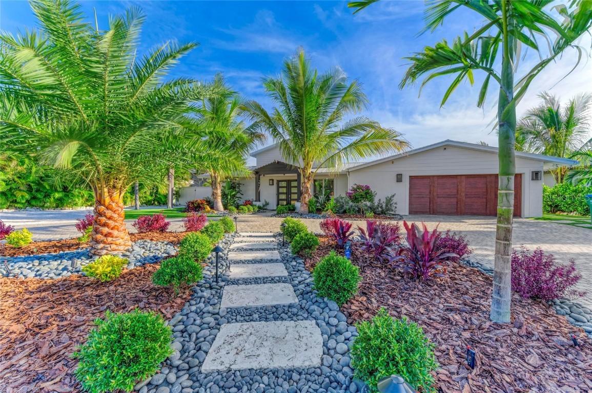 605 Key Royale Dr., Holmes Beach, FL 34217