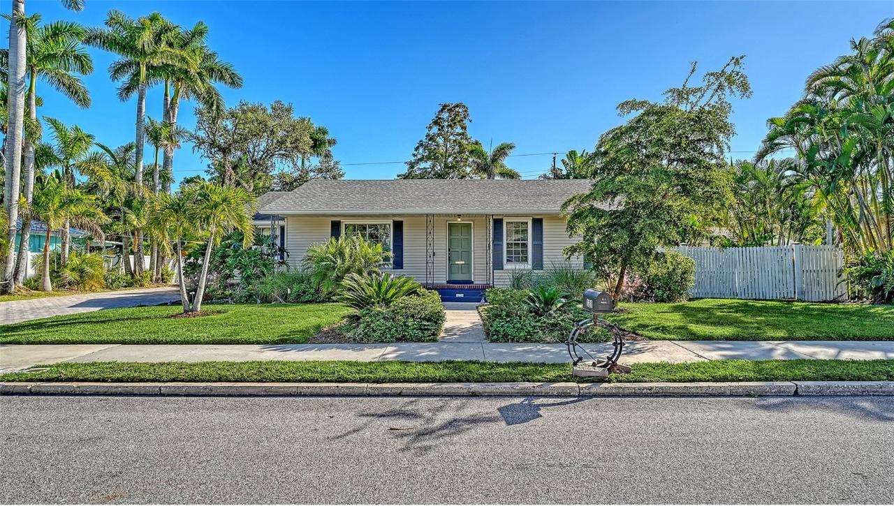 121 24th St., Bradenton, FL 34205