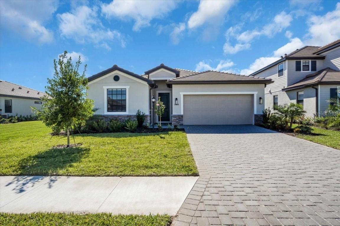 15018 Oxford Grey Dr., Bradenton, FL 34211