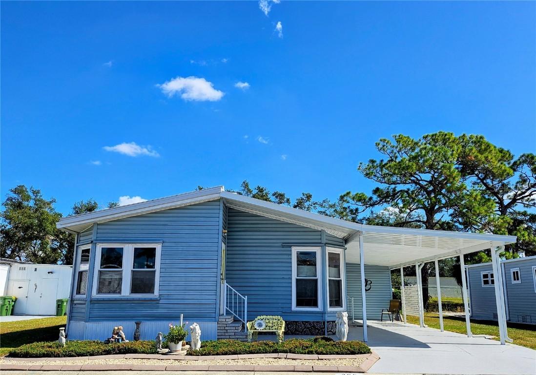 305 Oakwood Blvd., Sarasota, FL 34237