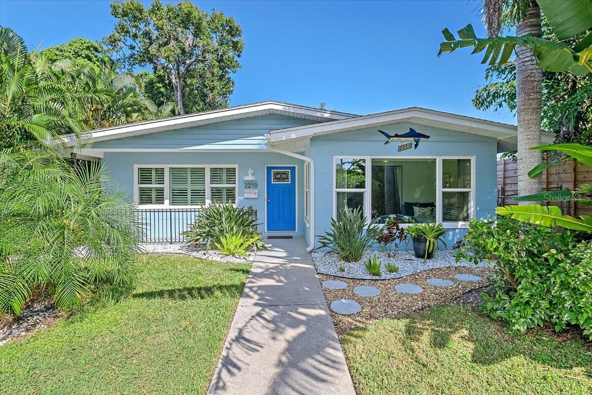 2210 8th Ave., Bradenton, FL 34205