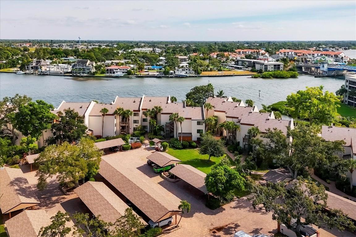 1900 Cove Ii Pl. #127, Sarasota, FL 34242