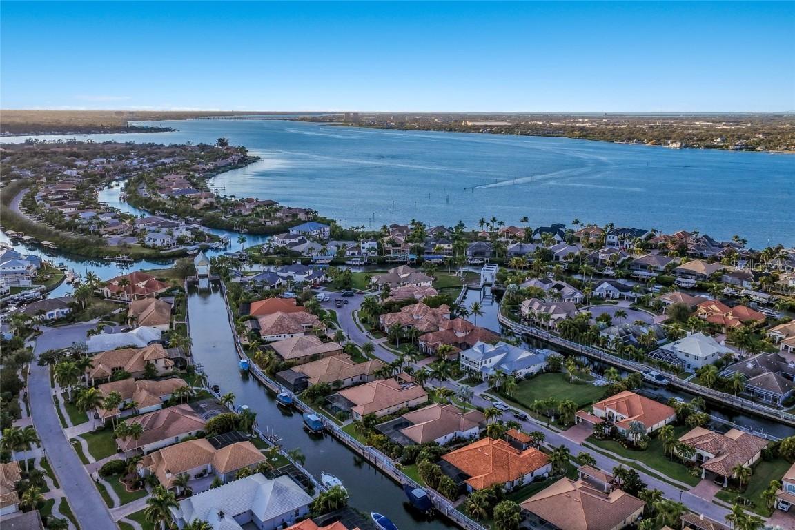 525 Mast Dr., Bradenton, FL 34208