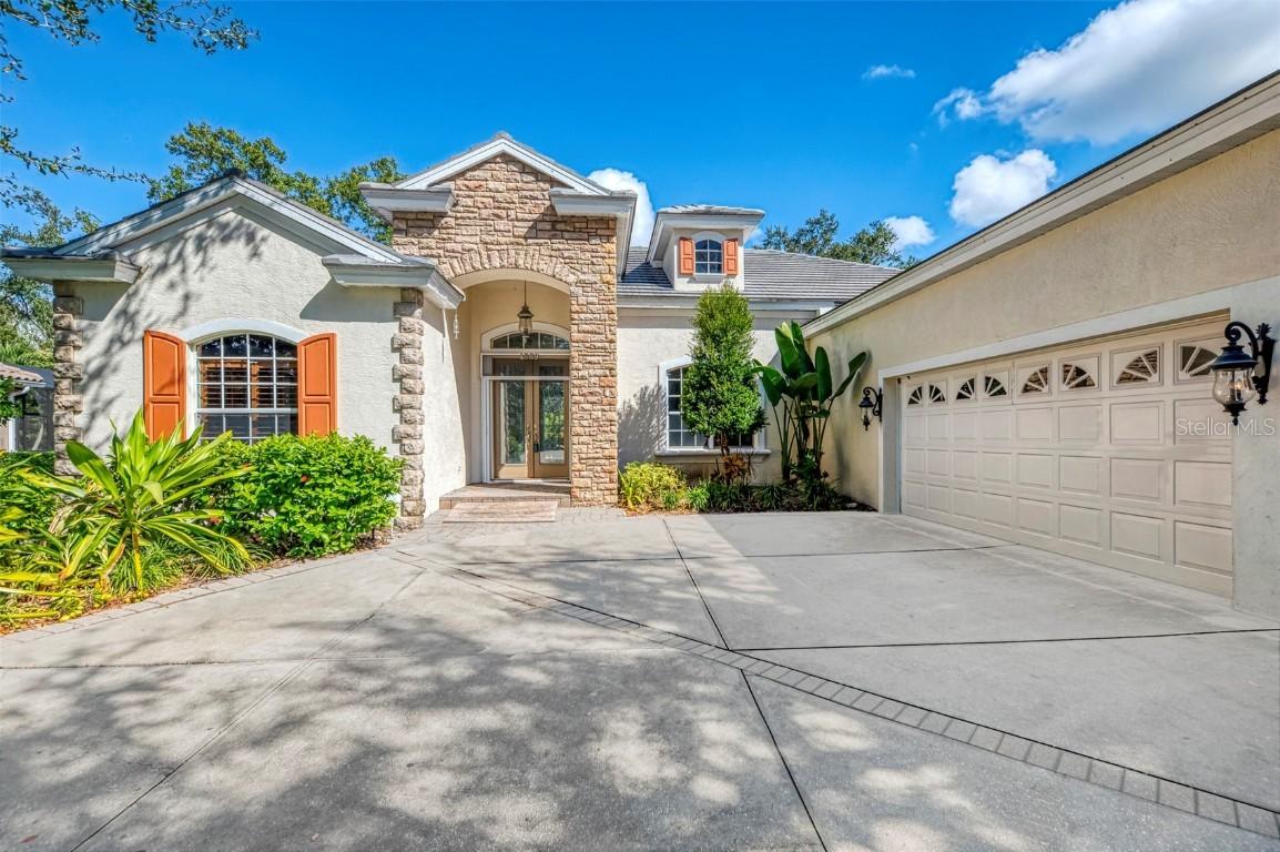 4889 Carrington Cir., Sarasota, FL 34243